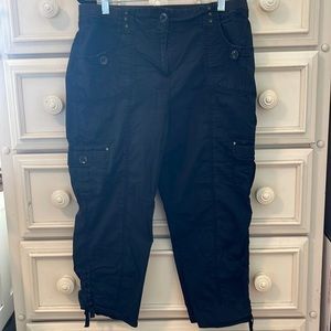 Guc Chico’s Ultimate Fit Crop Pants.